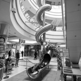 otwarcie zjeżdżalni w galerii handlowej